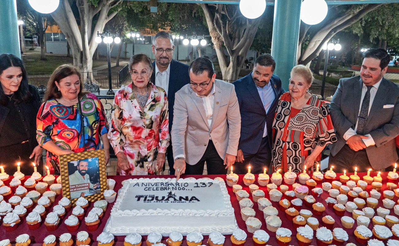 Cantan las tradicionales Mañanitas a Tijuana por su 137 aniversario