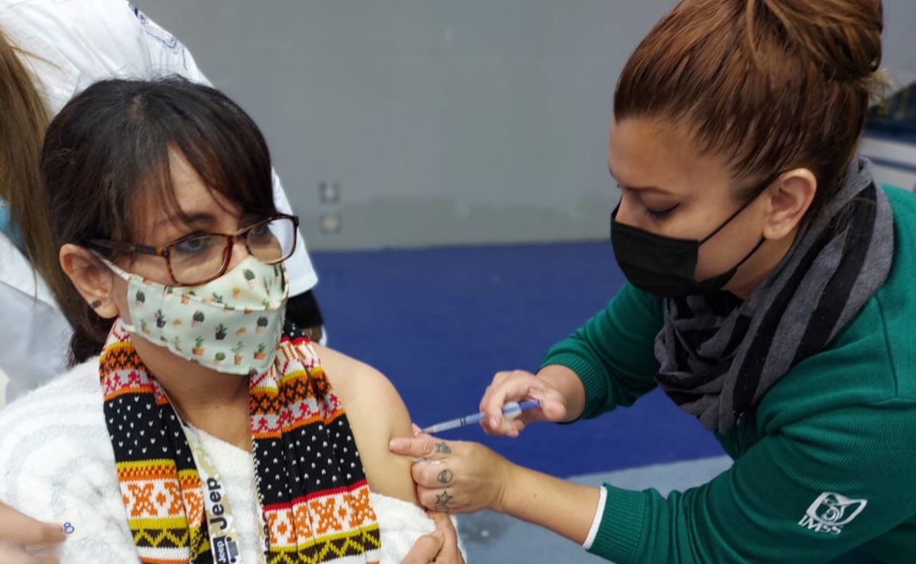 Personal del IMSS es el encargado de inmunizar contra el Covid-19 al personal educativo de BC.