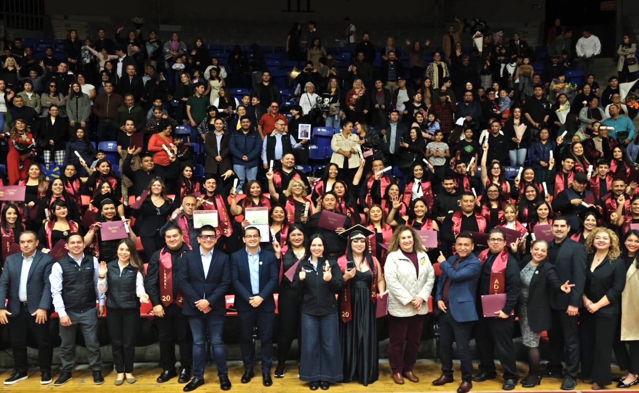 Celebra Gobierno de Tijuana, ceremonia de graduación de primera generación de Preparatoria Abierta