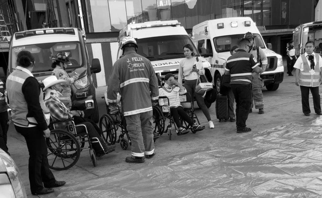 En el lugar se brindó atención médica a 29 personas, de las cuales 12 (8 pasajeros y 4 sobrecargos) fueron trasladadas a diversos hospitales de la zona para recibir atención.