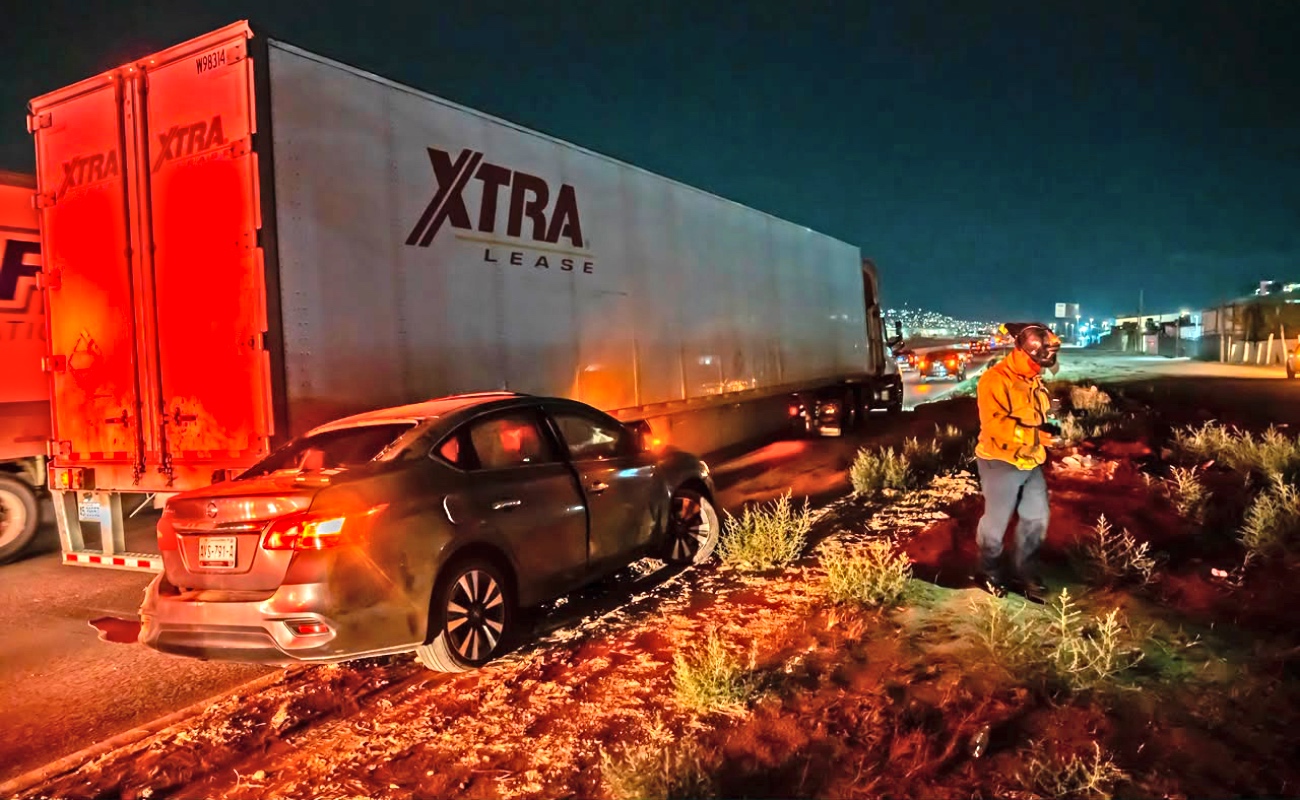 Arrastra tráiler a vehículo sobre la Vía Rápida Alamar