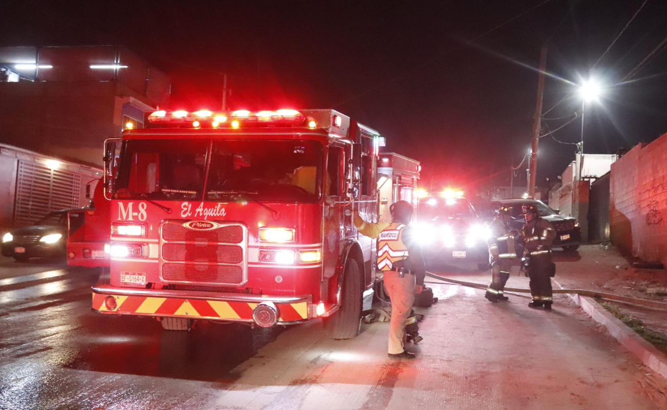 Incendio consume dos viviendas y un negocio en Granjas Familiares del Matamoros