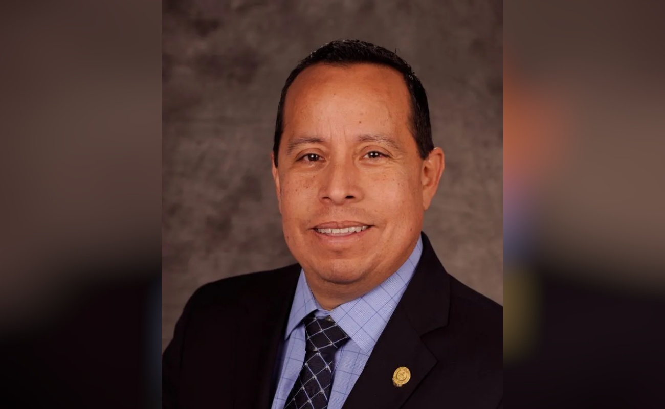 El Doctor Carlos H. García Alvarado fue reconocido por su aportación al fortalecimiento del gobierno de CETYS Universidad por parte de AGB.