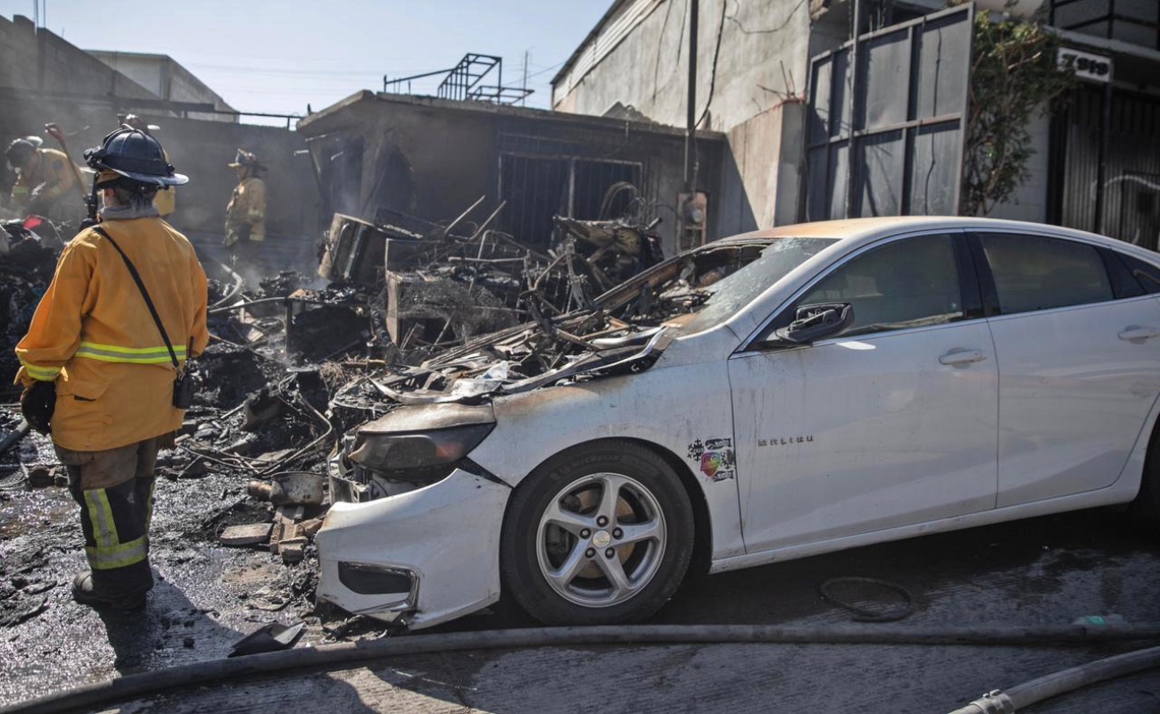 Consume incendio vivienda en la colonia El Pípila