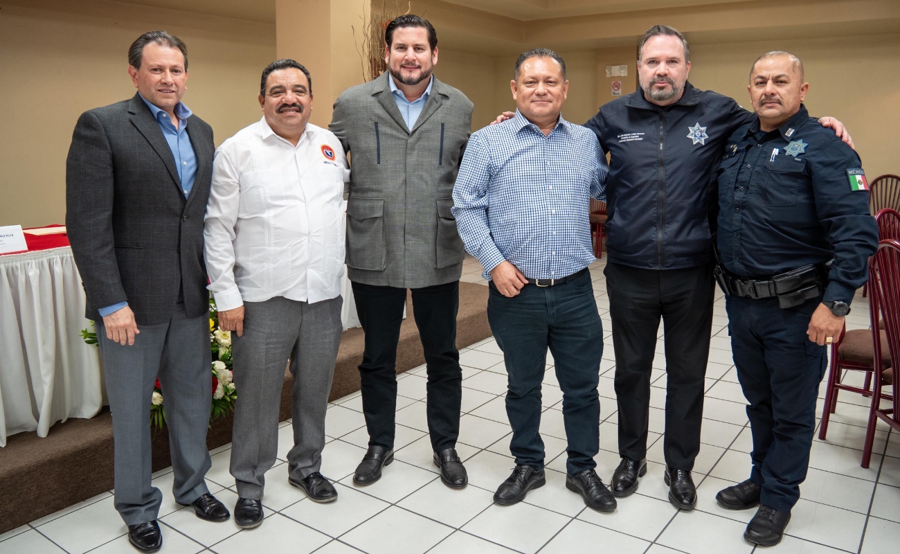 Asiste alcalde Ismael Burgueño a entrega de reconocimiento al titular de la SSPCM por parte de la CTM