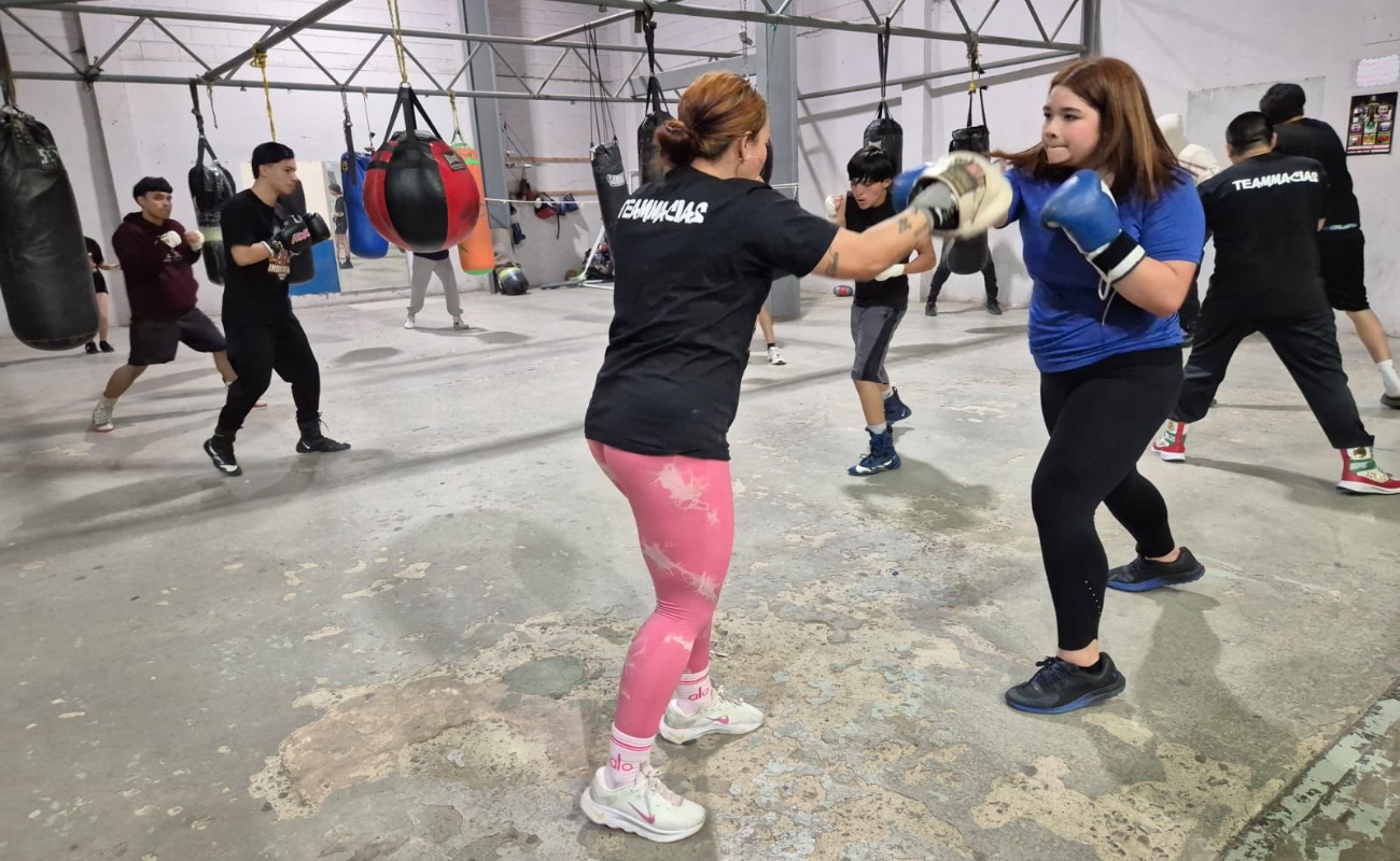 Promueve Gobierno Municipal clases gratuitas de boxeo en la Unidad Deportiva Benito Juárez