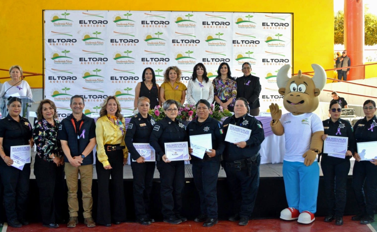 Entregan beca “Sembrando Futuro” a mujeres policías