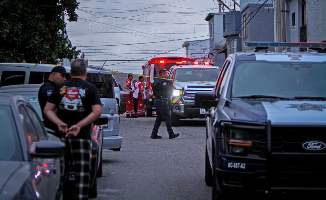 Ataque armado deja dos hombres lesionados en Los Lobos