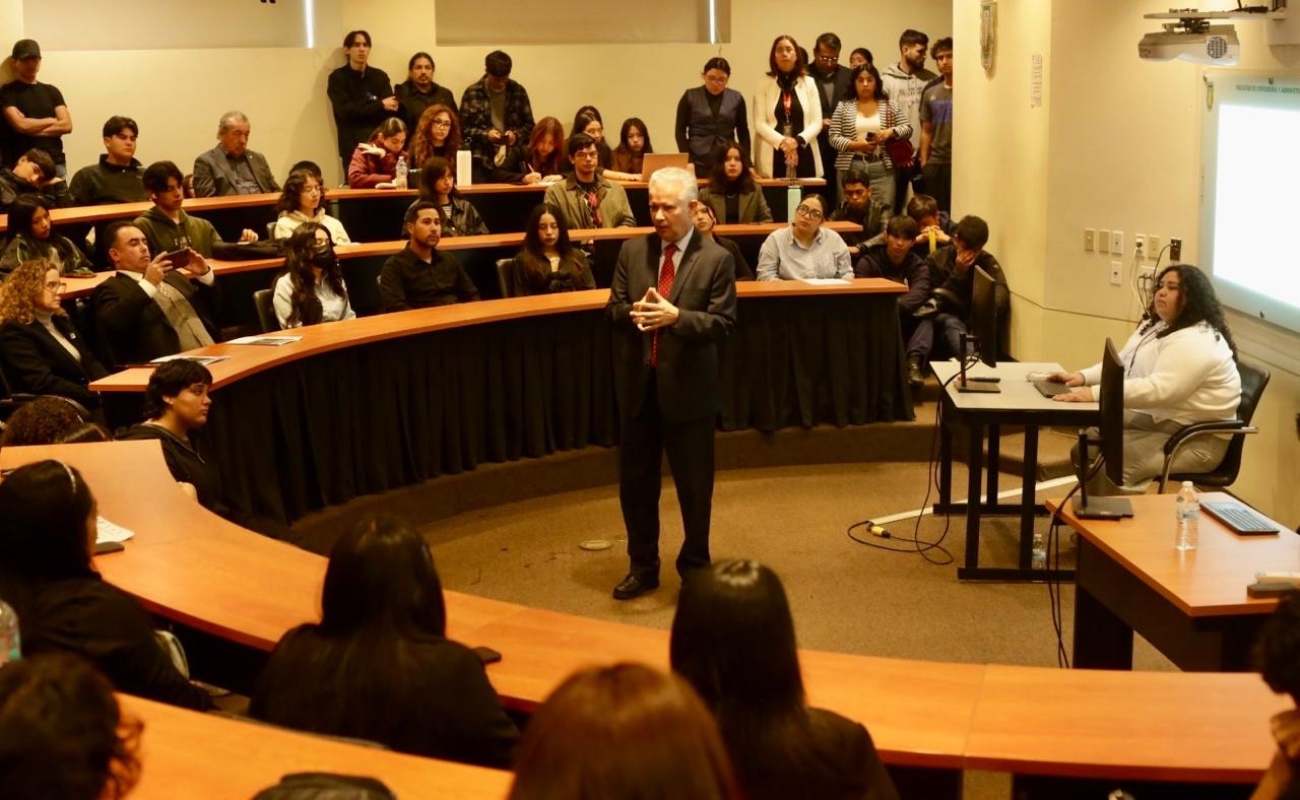 Exponen a jóvenes universitarios la importancia de comprender la normatividad ambiental y su impacto en el desarrollo sostenible.