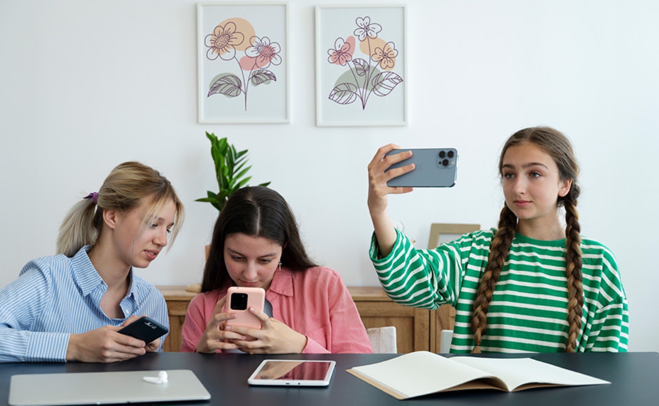 Al ocultar las métricas de popularidad, como el recuento de ‘likes’, se atenúa la presión social por la aprobación externa.