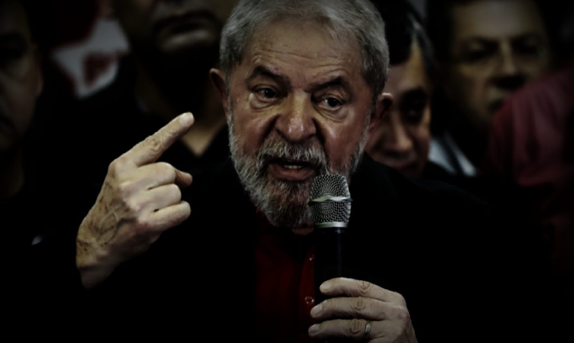 ‘Lula’ se muestra desafiante pese a condena; aspira a reelección