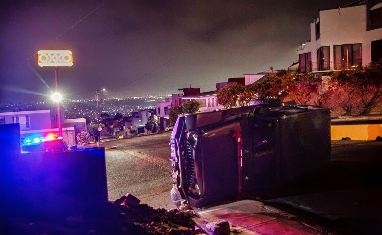 Un accidente vehicular se registró durante durante la madrugada de este sábado en la colonia Colinas de Agua Caliente.