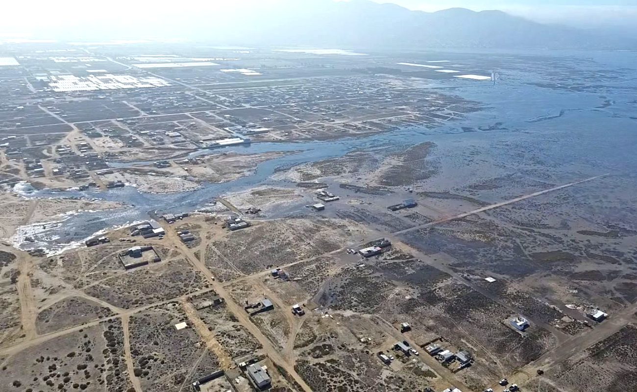 Alerta gobierno de Ensenada a residentes de El Salitral por posible inundación