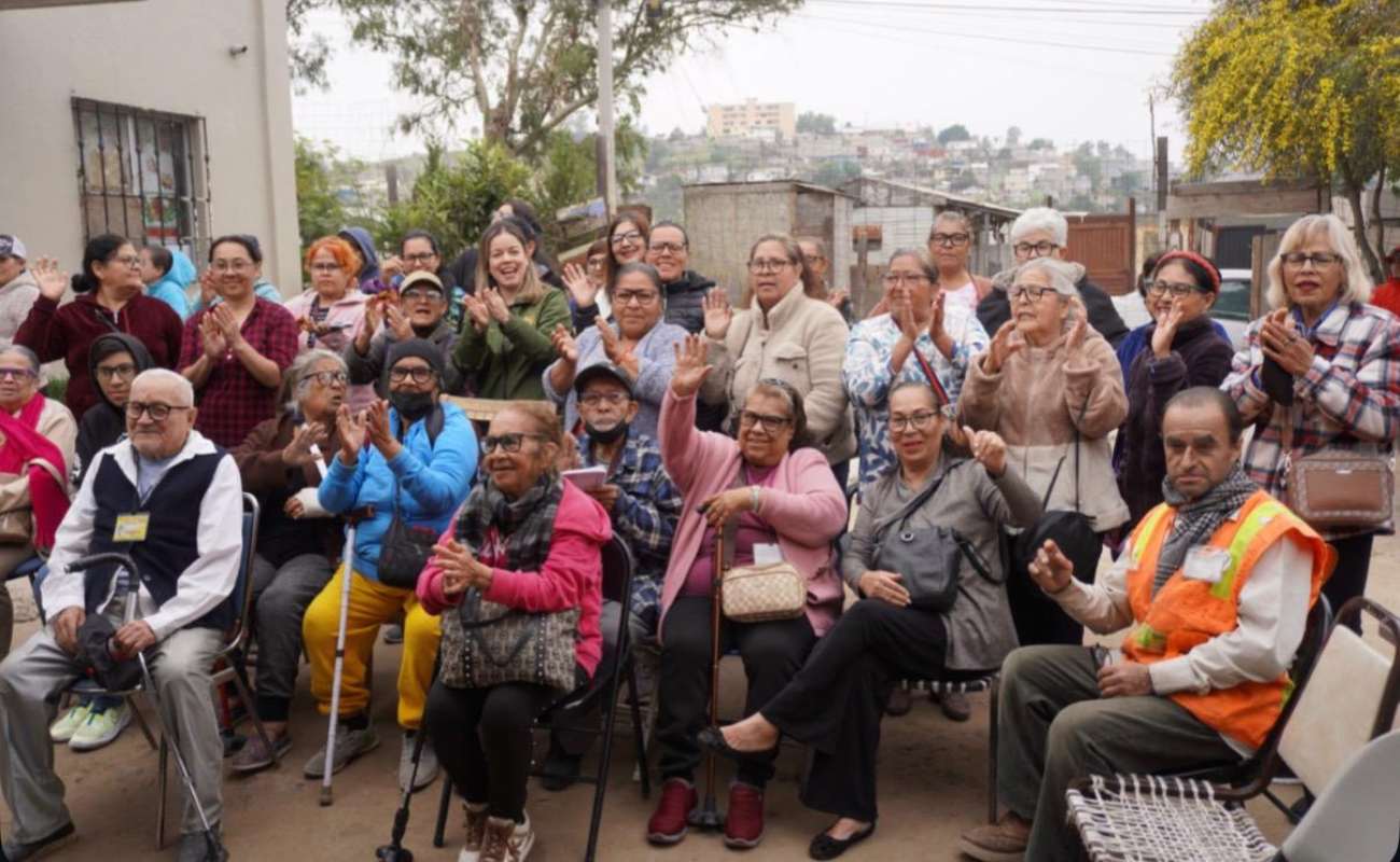 Apoya a familias tijuanenses con jornada de entrega de lentes graduados.