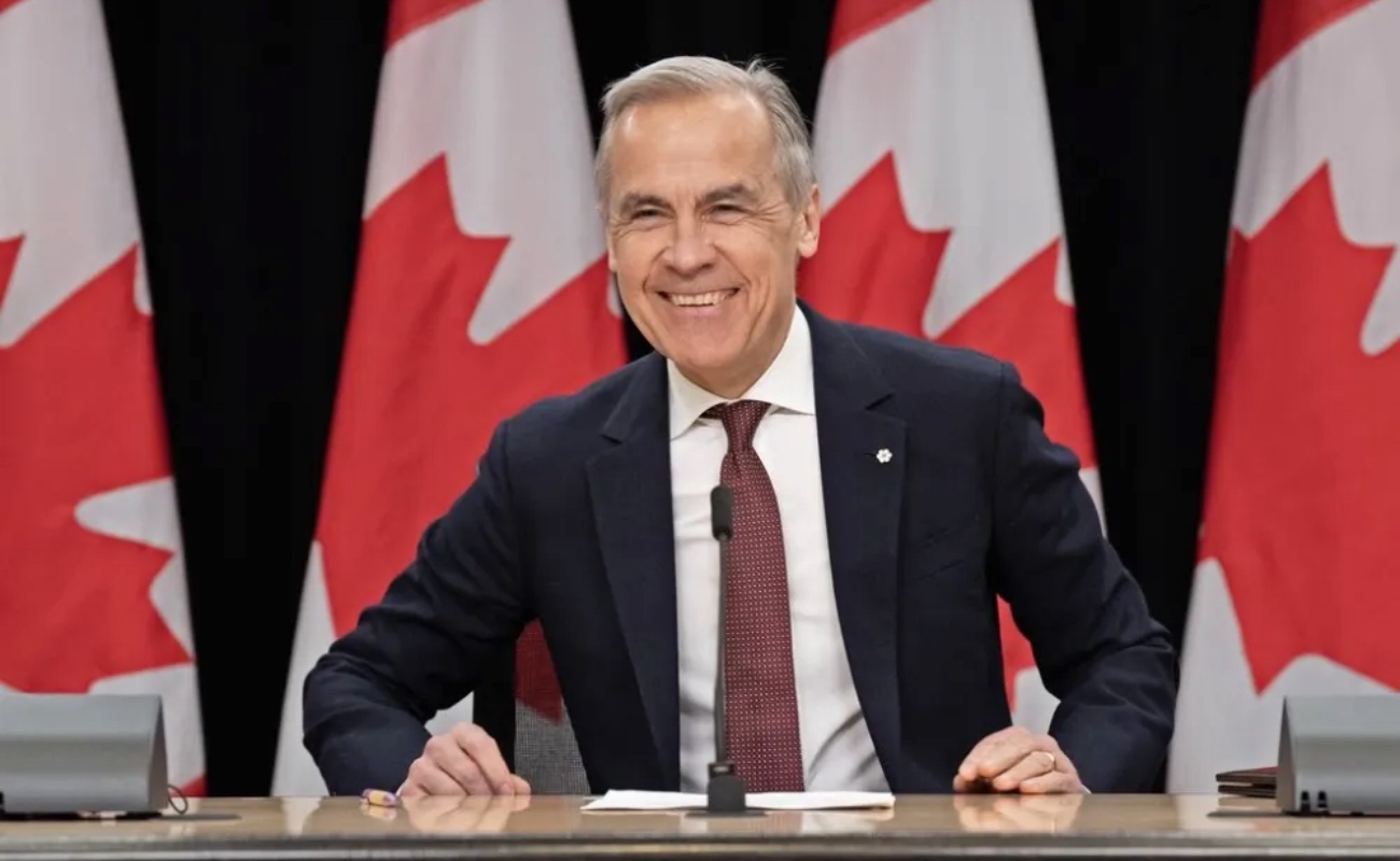 El primer ministro canadiense, Mark Carney, durante una conferencia en Ottawa, pidió retirar el anuncio de Ontario que provocó nuevas tensiones con Washington.