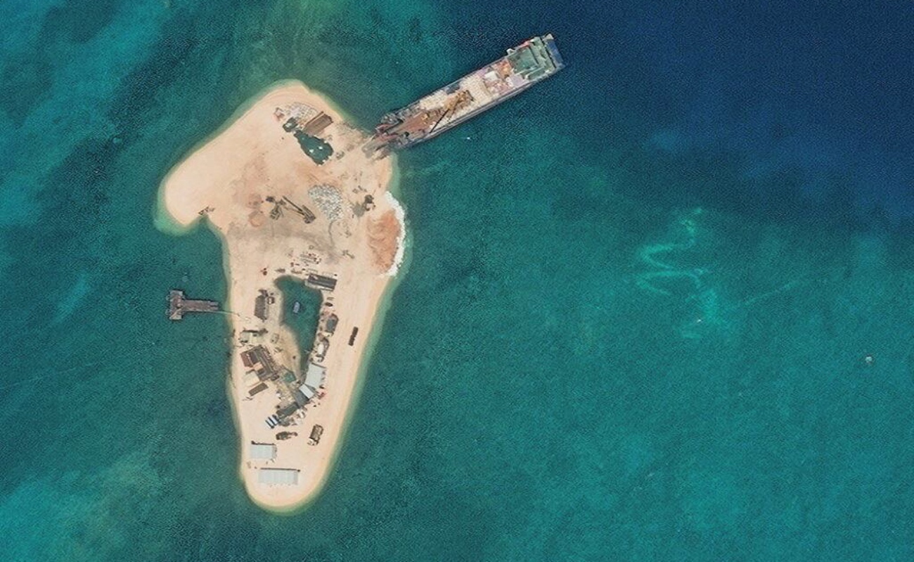 China acelera la construcción de una instalación de características militares en el Mar de China Meridional