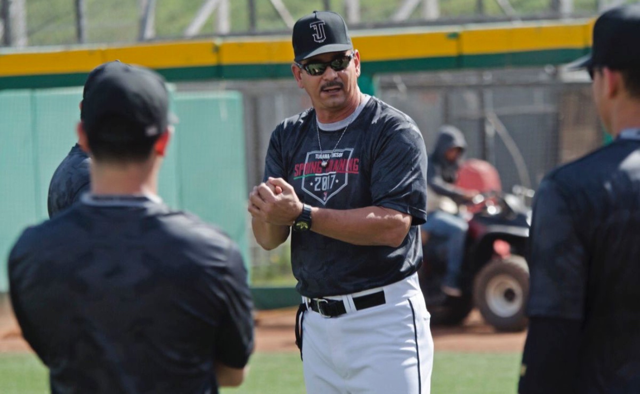 Regresa Roberto Espinoza como COACH de pitcheo de Toros