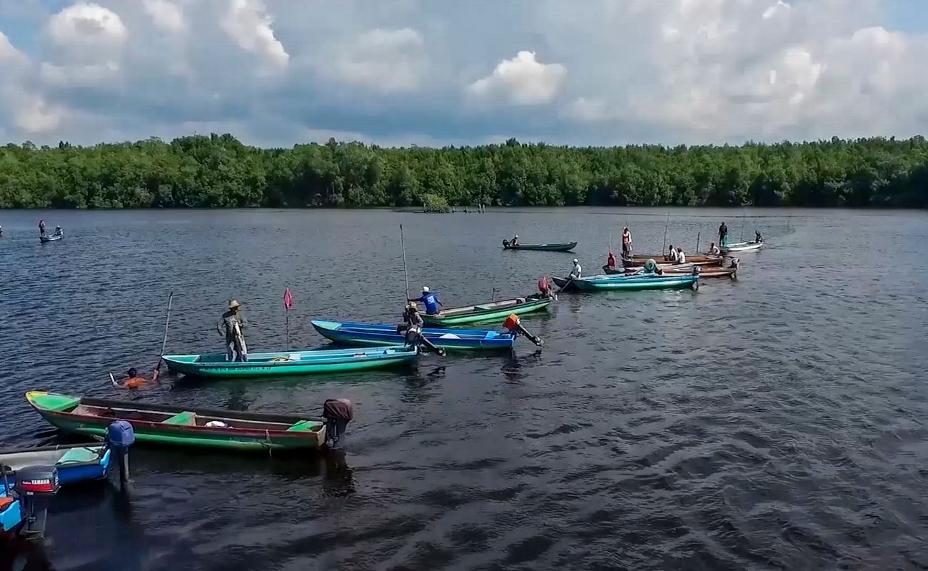 Apoya gobierno de México a pescadores afectados por derrame de hidrocarburo