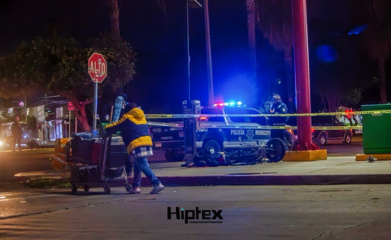 Paramédicos de la Cruz Roja acudieron al lugar para brindarle atención; sin embargo, el motociclista  fue declarado sin vida en el sitio.