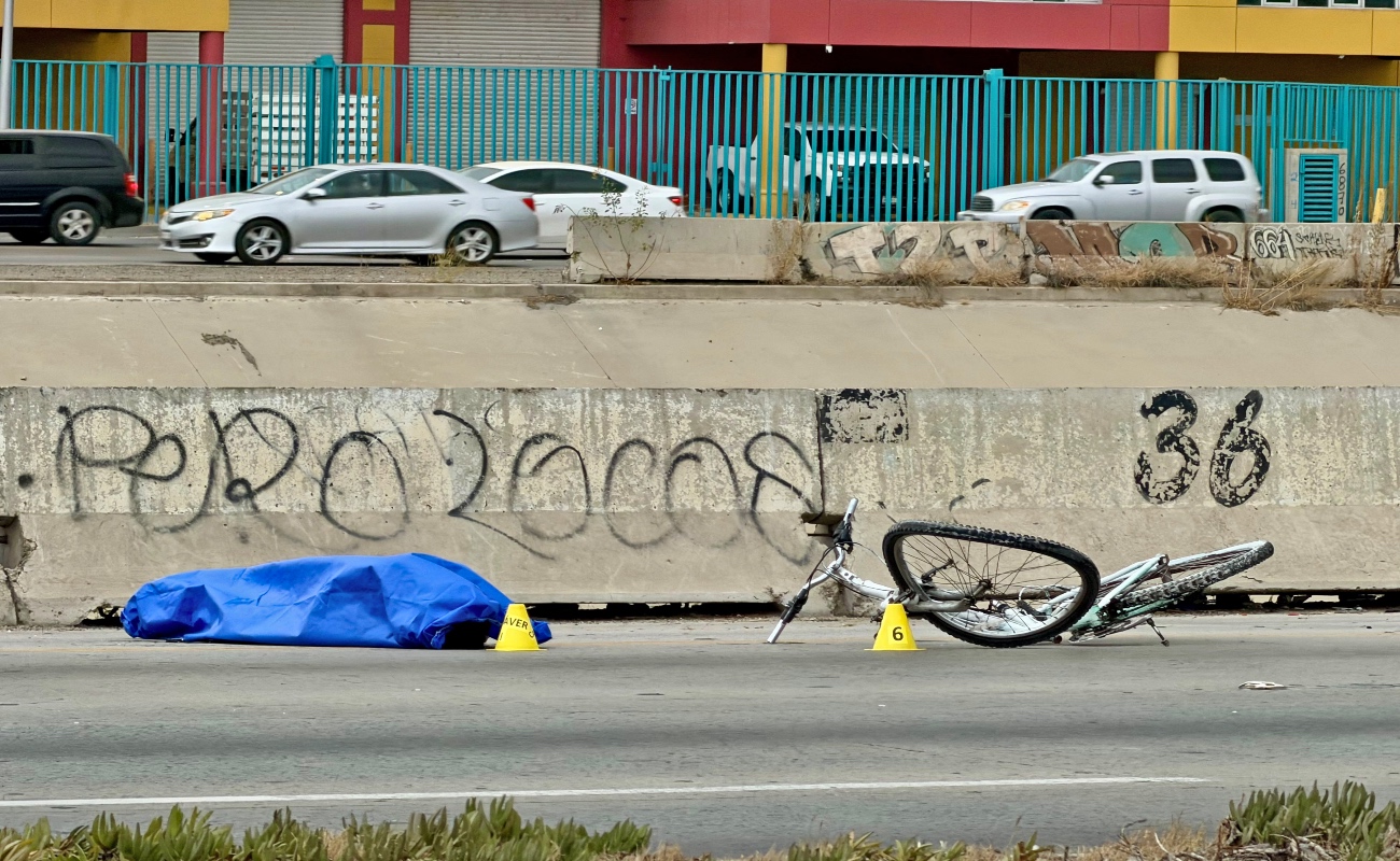 Muere ciclista tras ser atropellado en la Vía Rápida Poniente