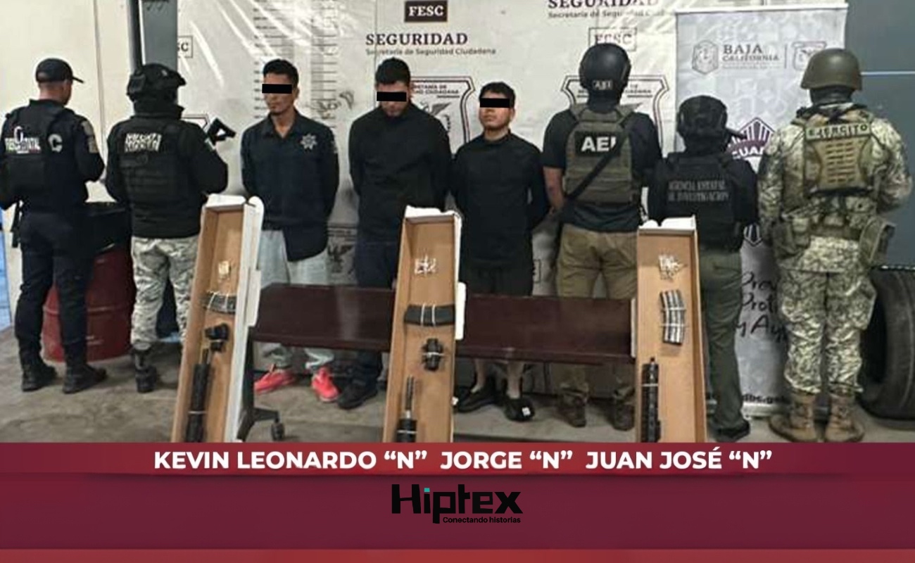 Los tres individuos, junto con el armamento incautado, fueron puestos a disposición de la Fiscalía General de la República.