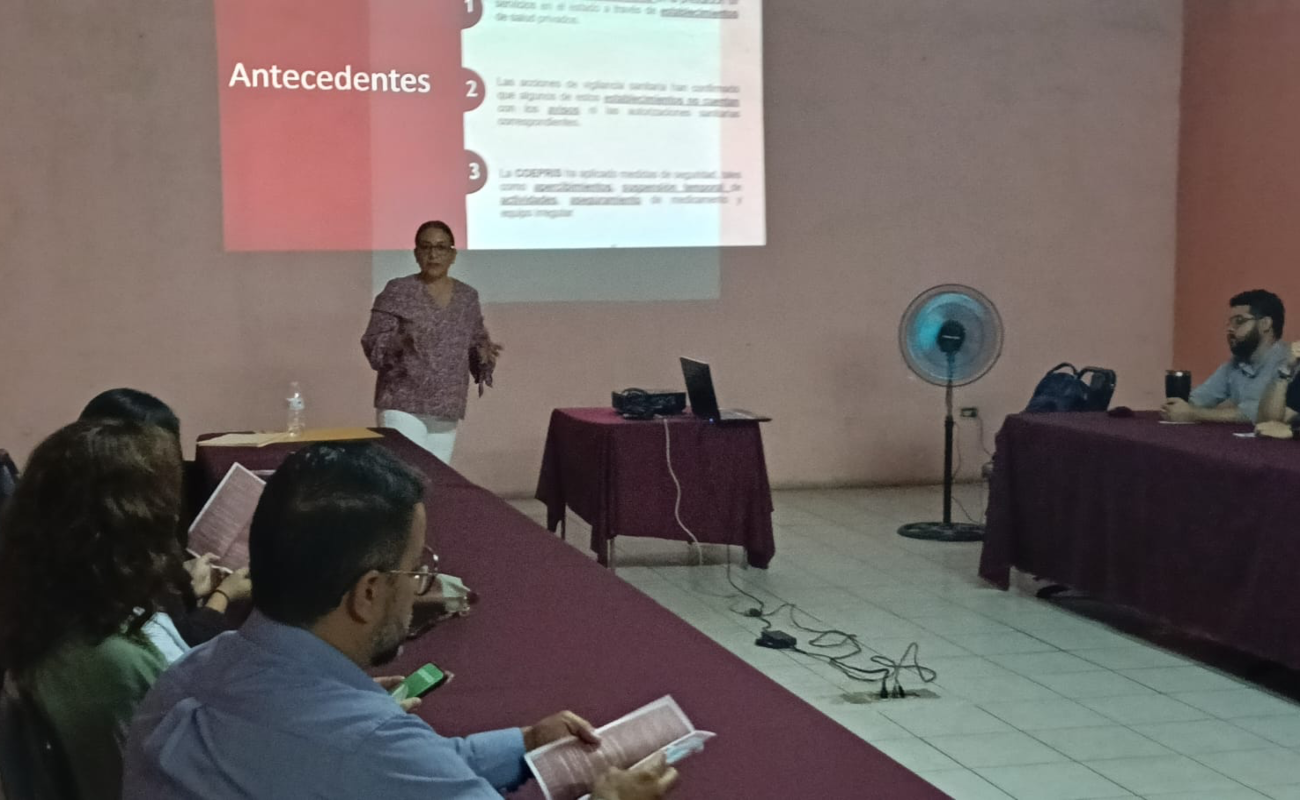 Cumplir con las normas sanitarias y los protocolos médicos contribuye a prevenir riesgos y proteger a los pacientes.