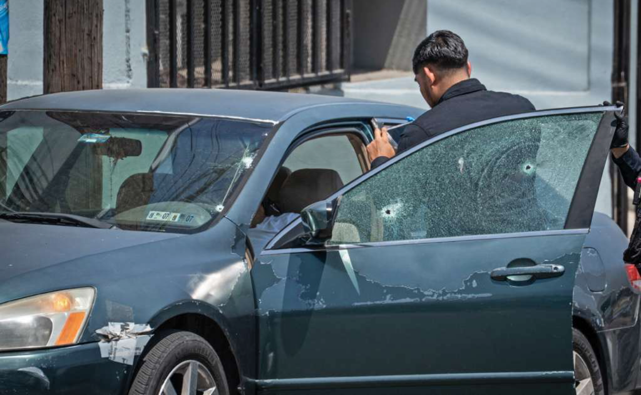 Asesinan a hombre dentro de su vehículo en la colonia Hidalgo