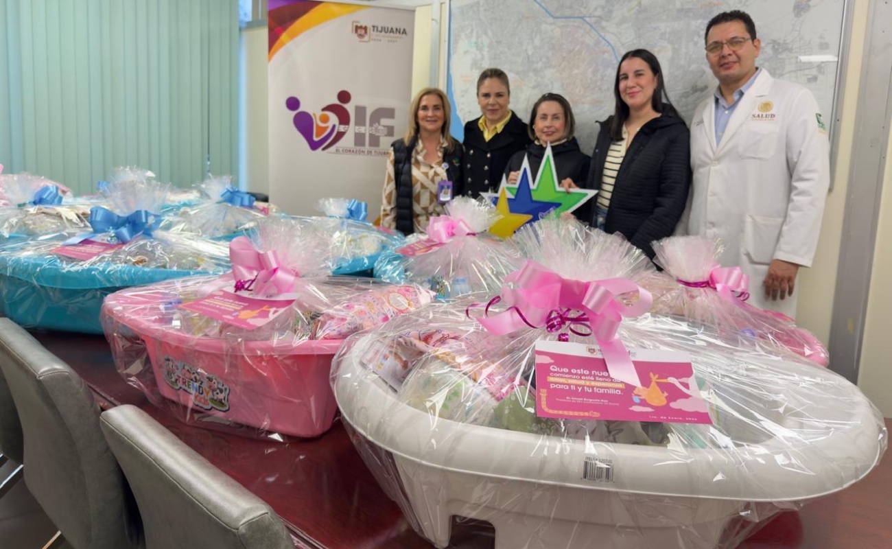 Entrega XXV Ayuntamiento de Tijuana canastas con enseres esenciales para recién nacidos en el Hospital General
