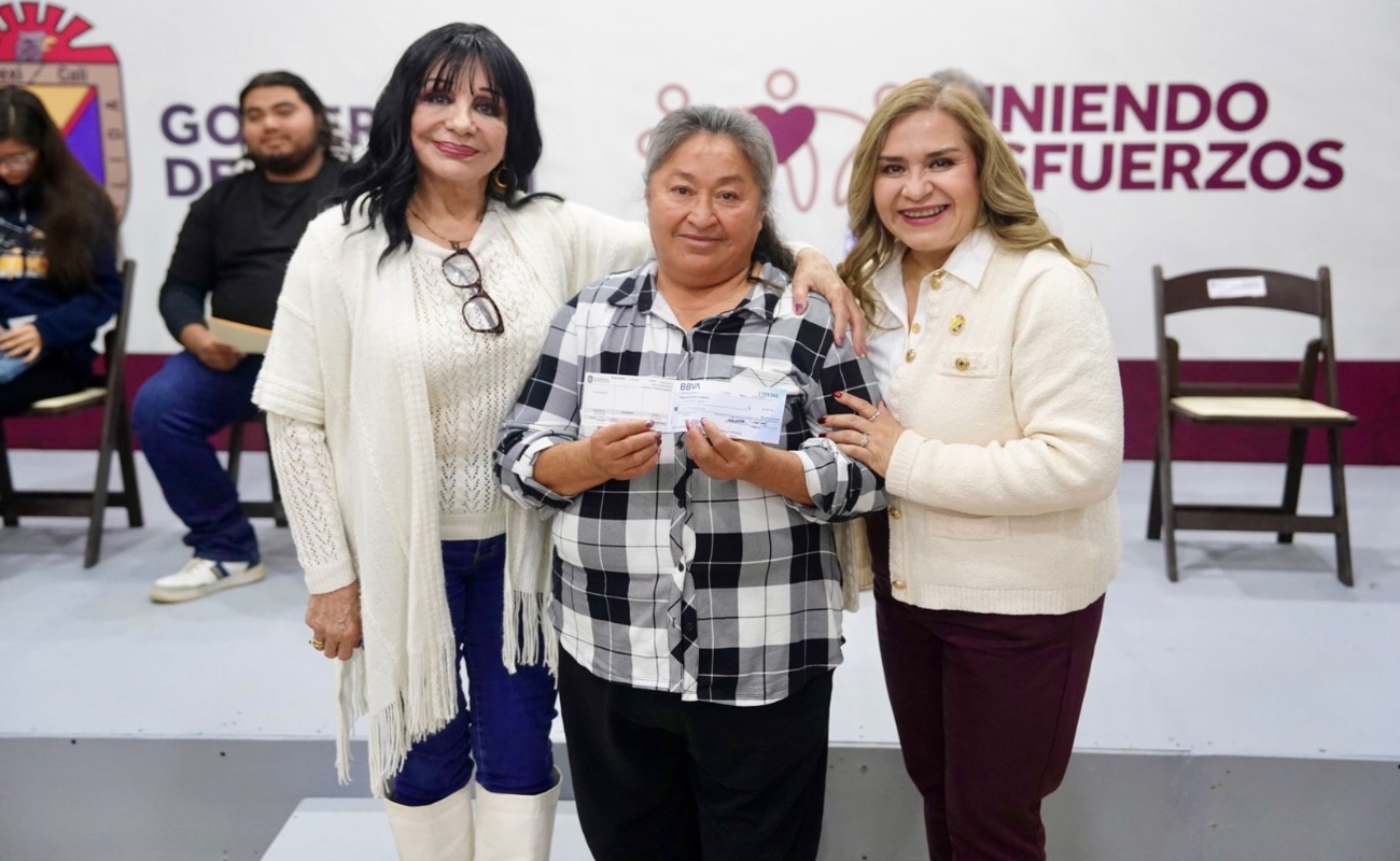 Entrega Norma Bustamante estímulos económicos a familias del Valle de Mexicali