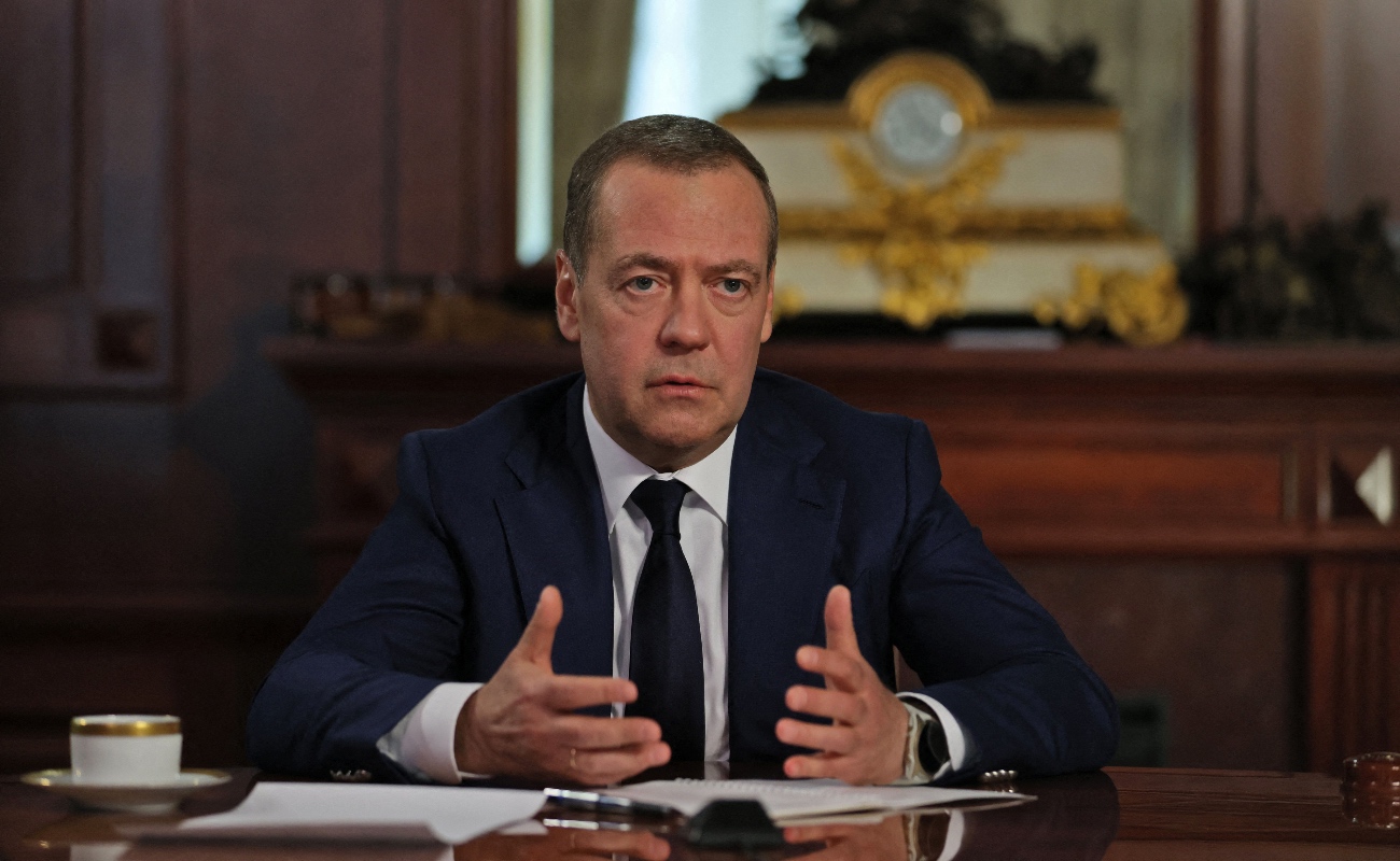 Dmitri Medvedev hablando sobre la postura rusa respecto a los riesgos de un conflicto global durante una entrevista el 2 de febrero de 2026.