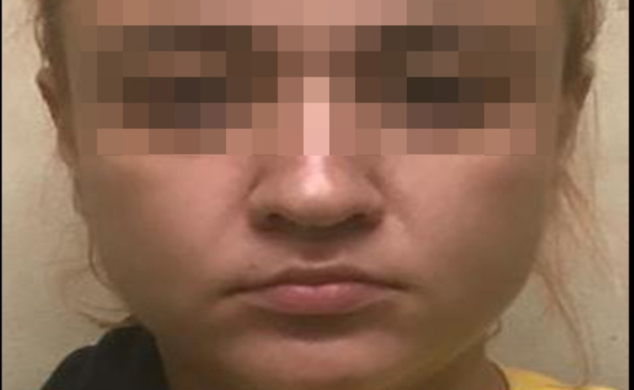 Agentes aseguraron a la fémina de nombre Fernanda “N” de 21 años de edad, nacida en Chihuahua.