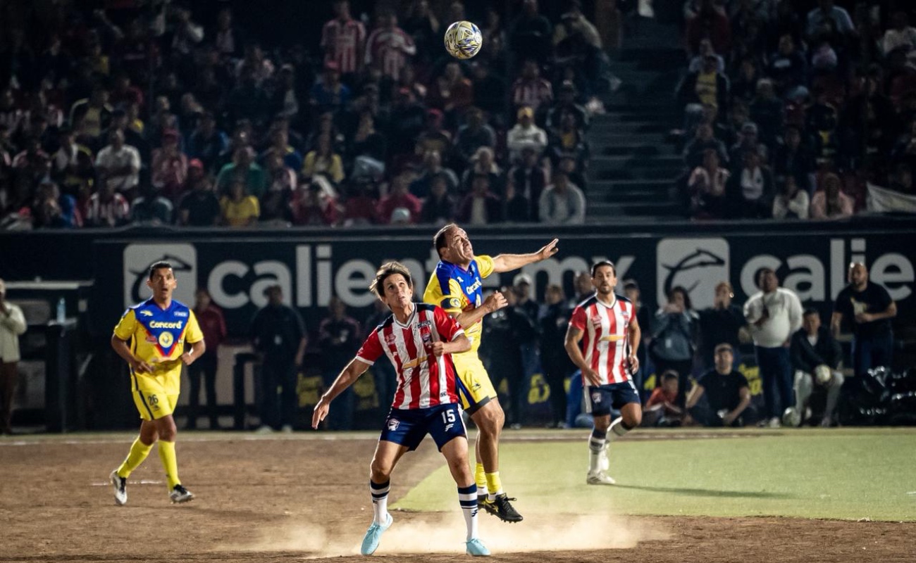 Miles asisten al “Clásico de Leyendas” en Tijuana