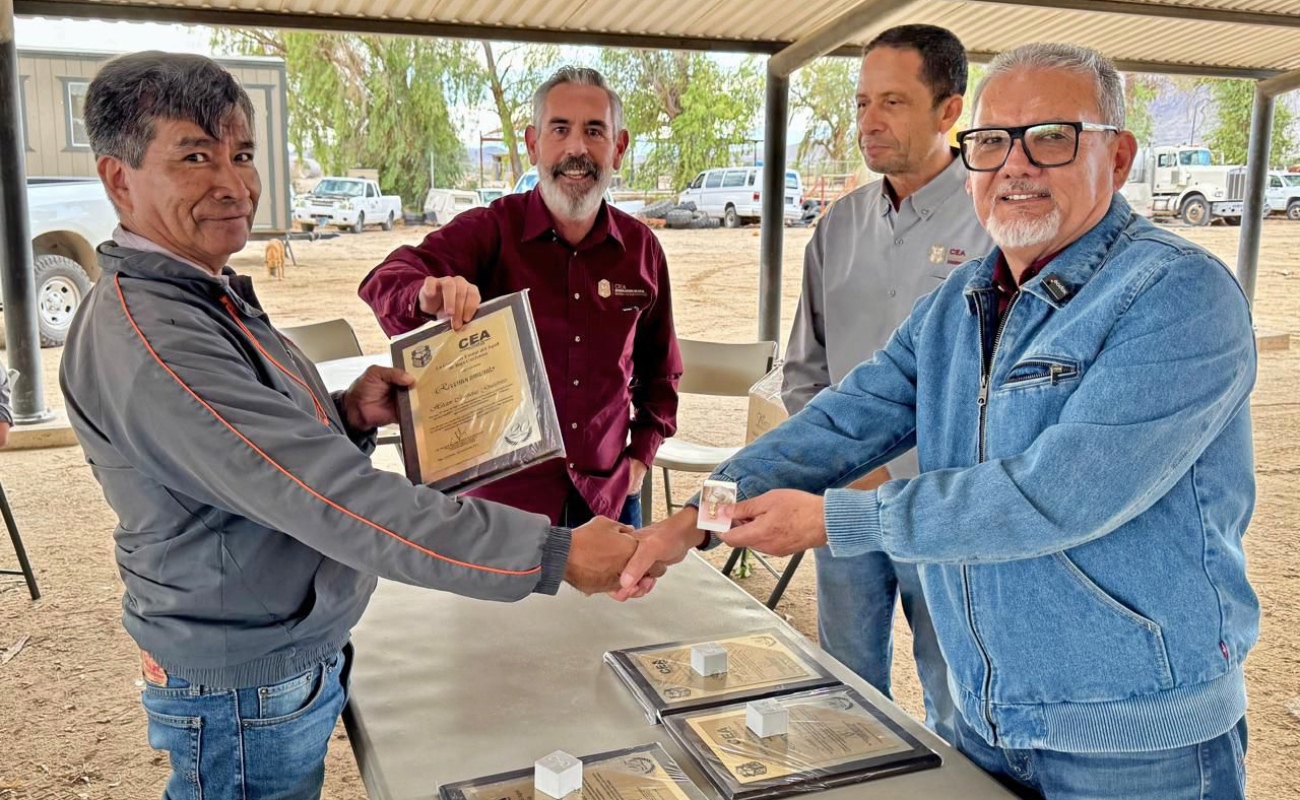 La CEA reconoció a trabajadores con 20, 25 y 30 años de servicio por su dedicación en asegurar el abastecimiento de agua a la Zona Costa de Baja California.