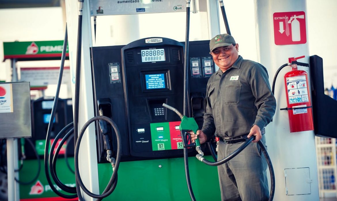 Gasolineros se comprometen a dar litros de a litro