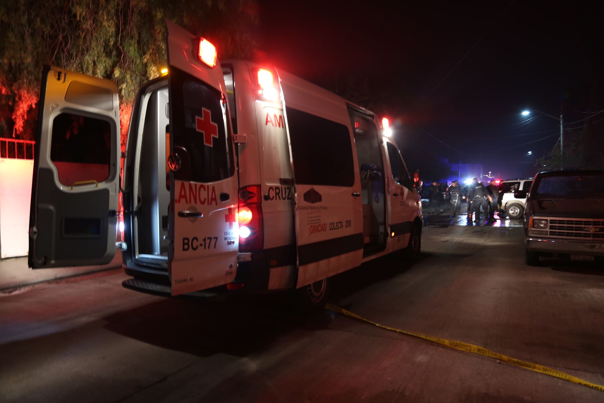 Un muerto y al menos tres lesionados es el saldo de una explosión registrada la madrugada de este lunes en la colonia Libertad.