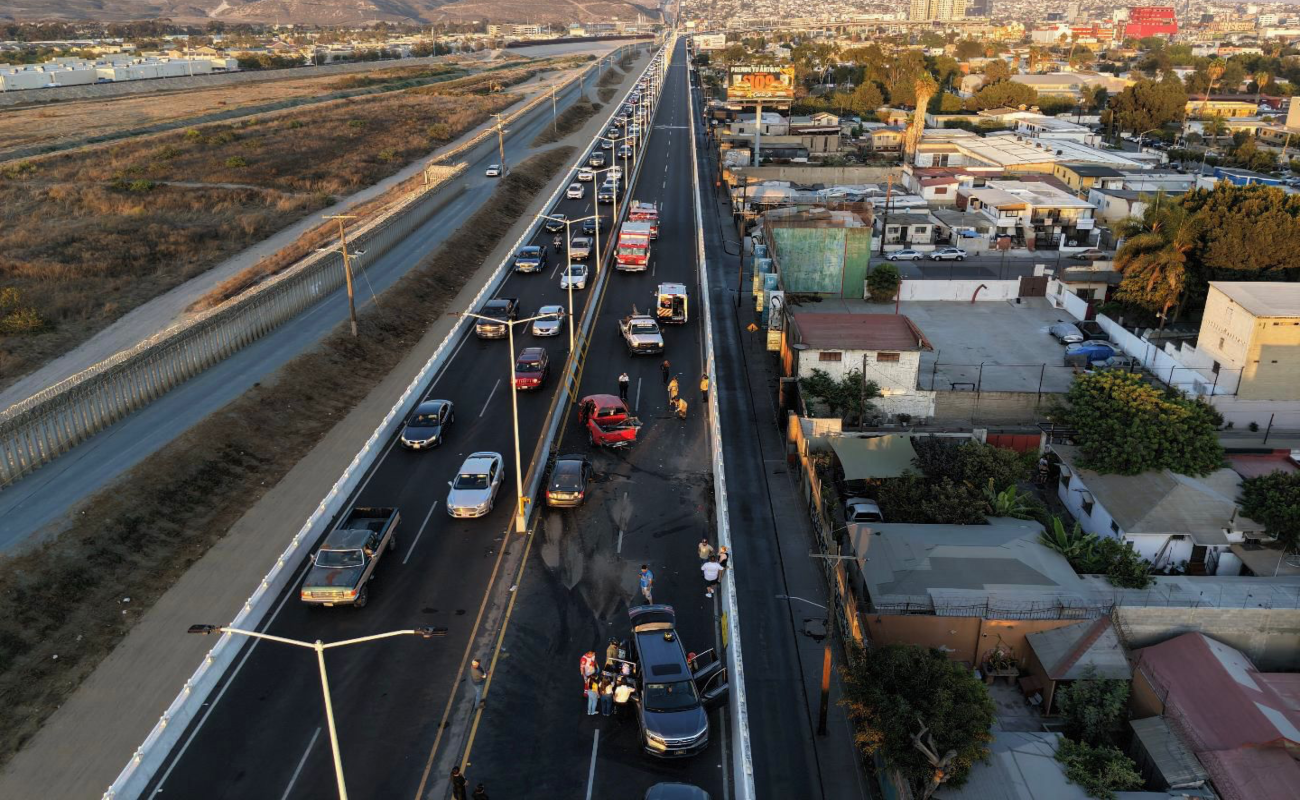 El percance ocurrió a la altura de la colonia Alemán, donde se vieron involucrados al menos tres vehículos.