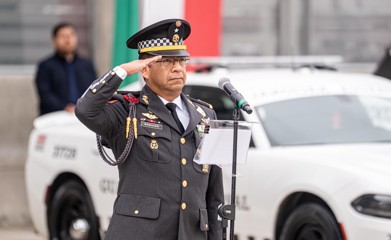 A lo largo de su trayectoria ha recibido diversas condecoraciones por su servicio y perseverancia dentro de las fuerzas armadas.
