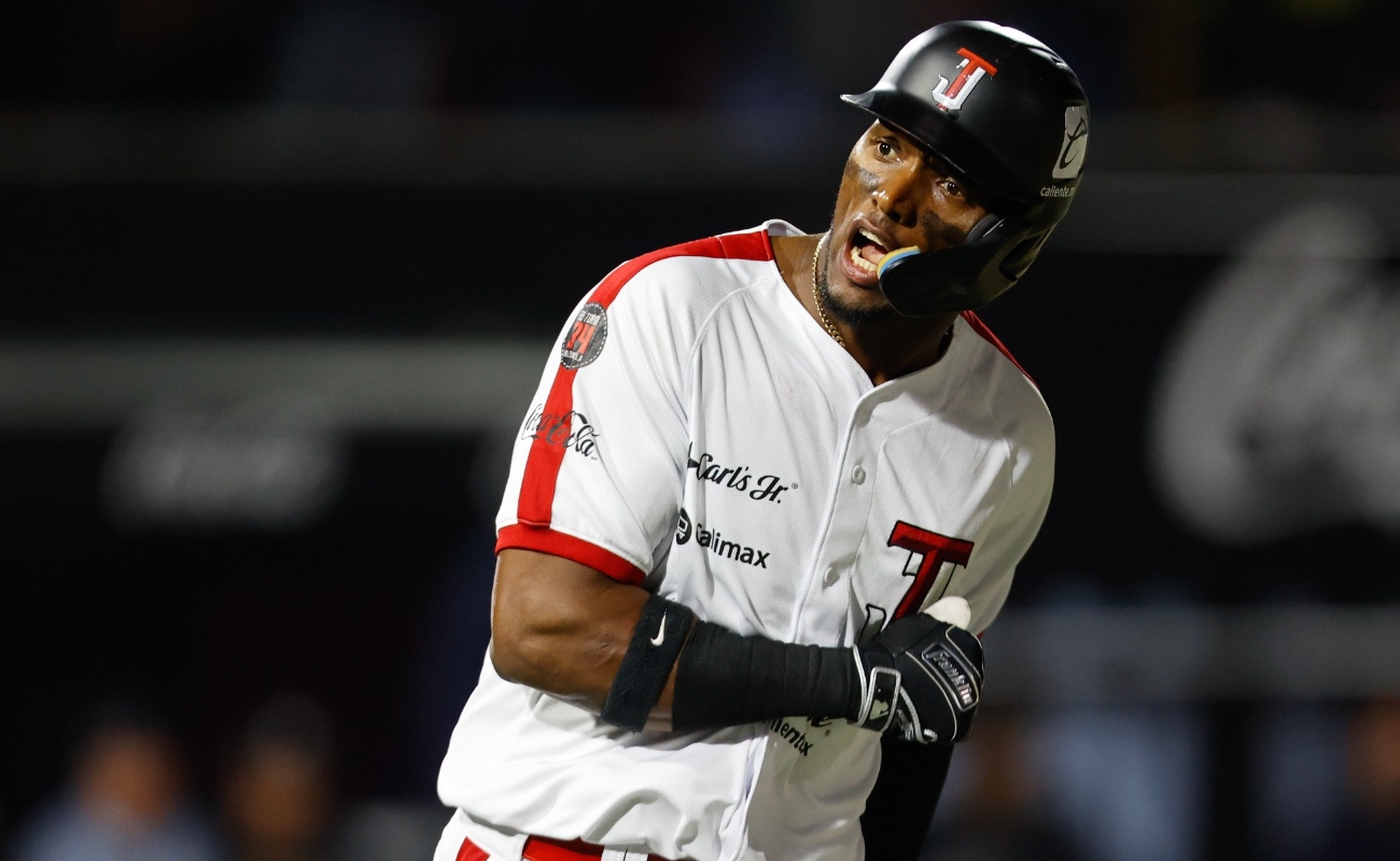 Lake es el único jugador en la historia de la LIDOM que reúne 500 hits, más de 30 jonrones y 100 bases estafadas.