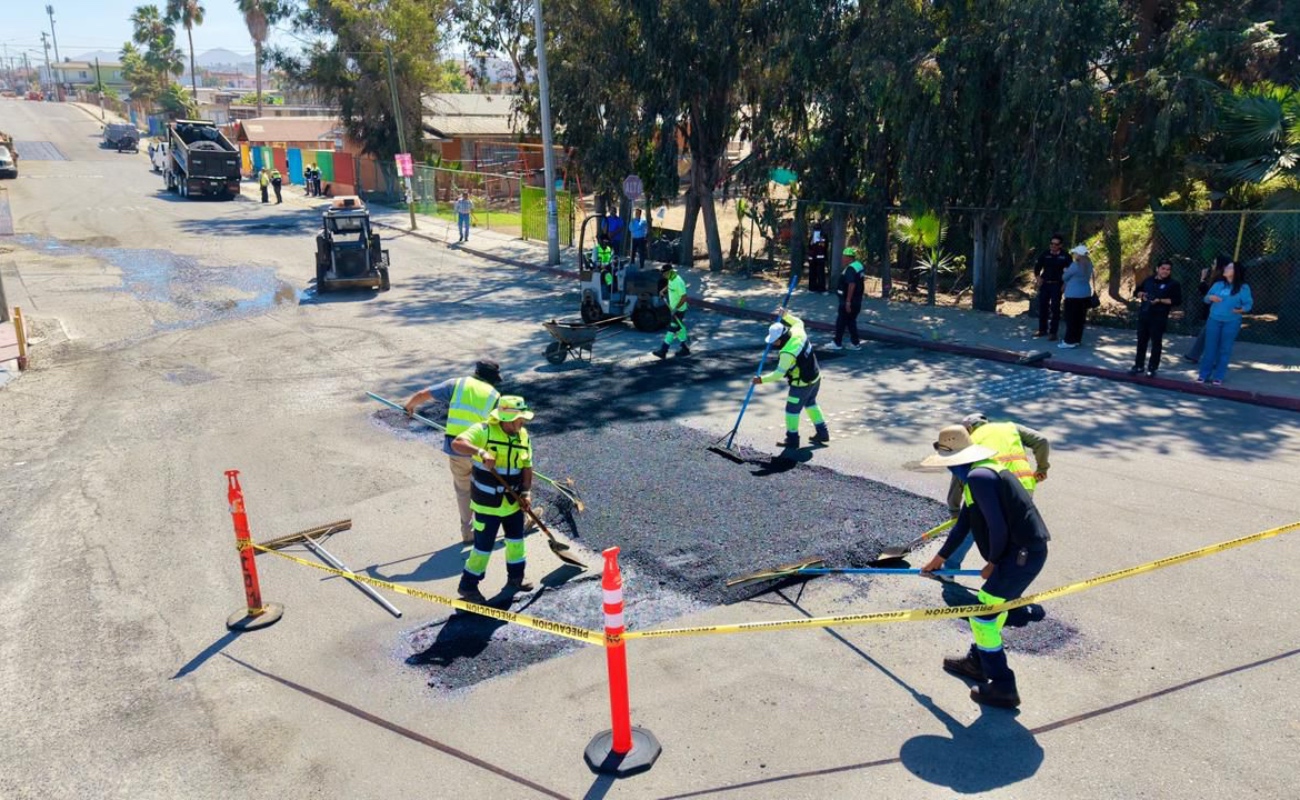 Refuerza Gobierno de Ensenada trabajos en vialidades de la ciudad