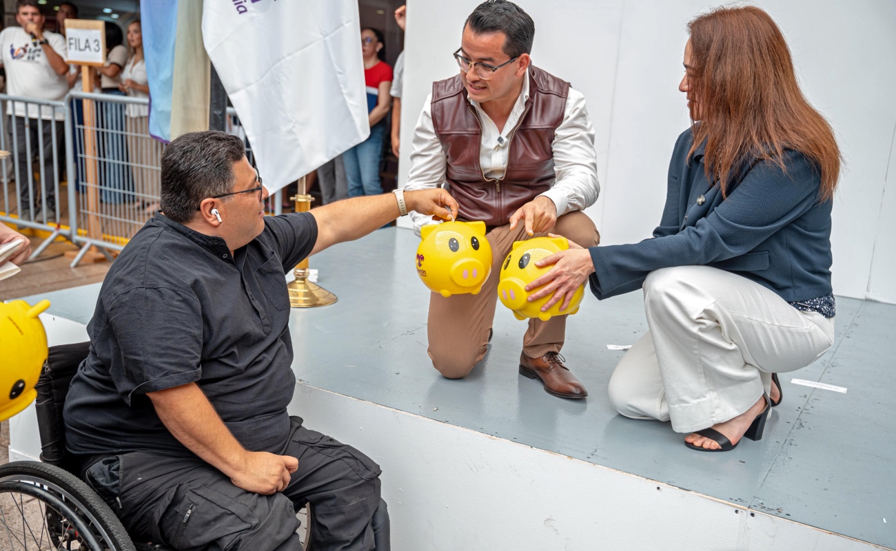 Las y los funcionarios públicos municipales realizaron voluntariamente donativos.