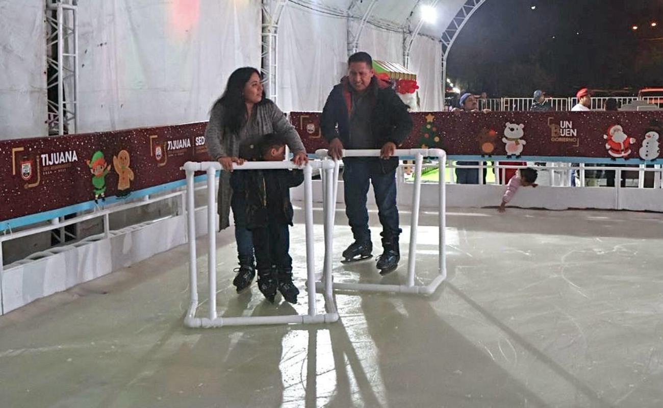 Invitan a disfrutar pista de hielo gratuita en el Parque Morelos