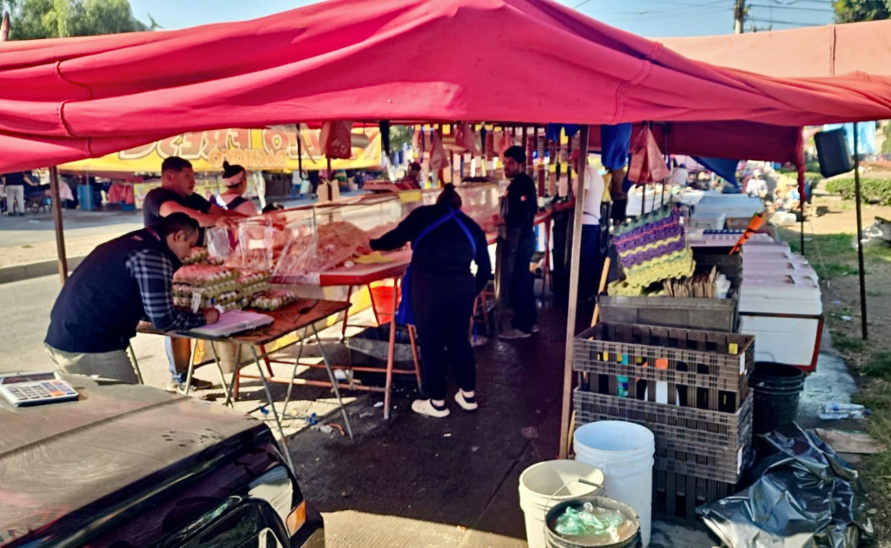 Multan por obstrucción de banquetas a comerciantes en Riberas del Bosque