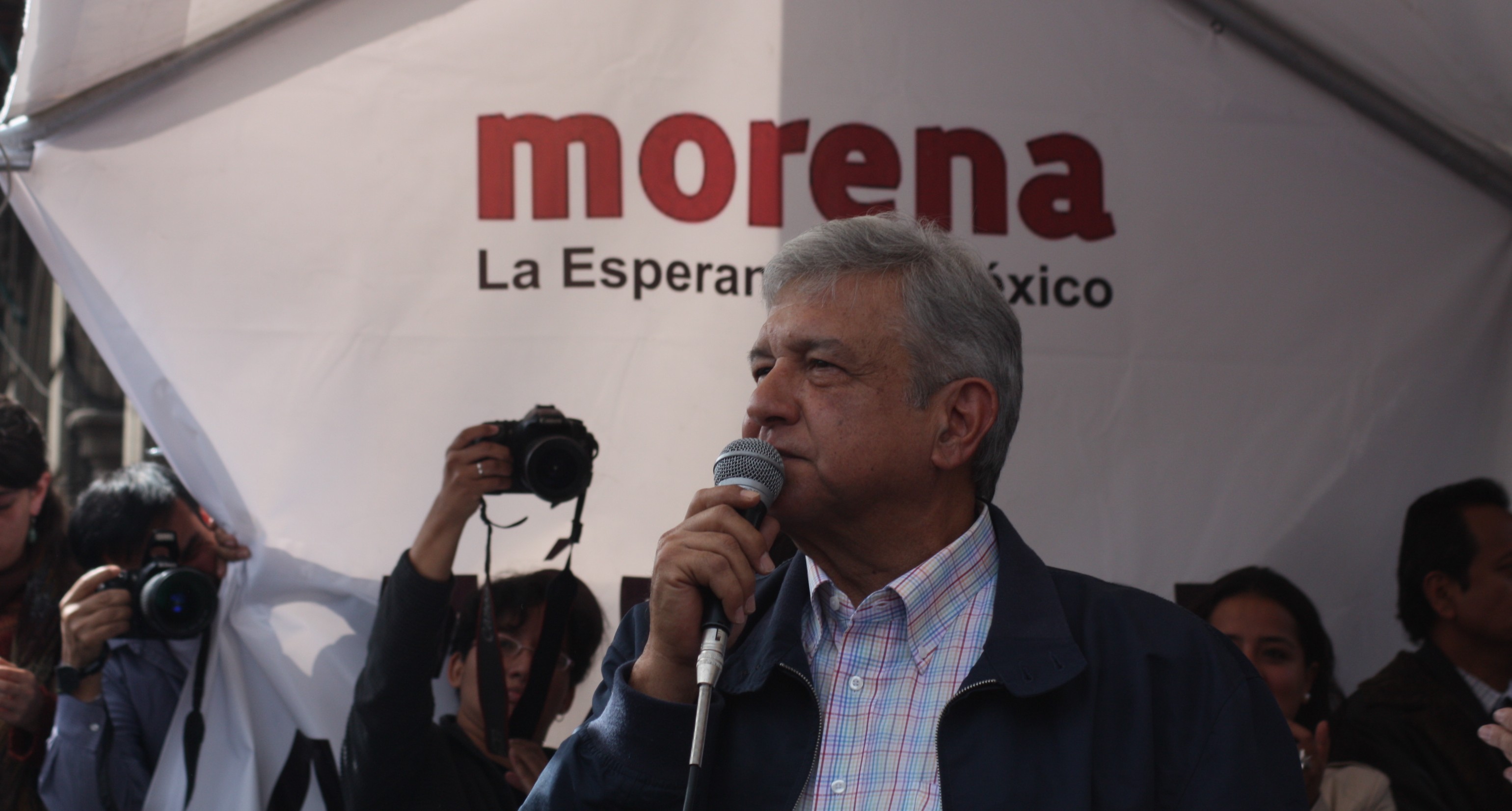 El aspirante único a la candidatura presidencial de Morena, PT y PES subrayó que "no somos colonia de ningún país extranjero".