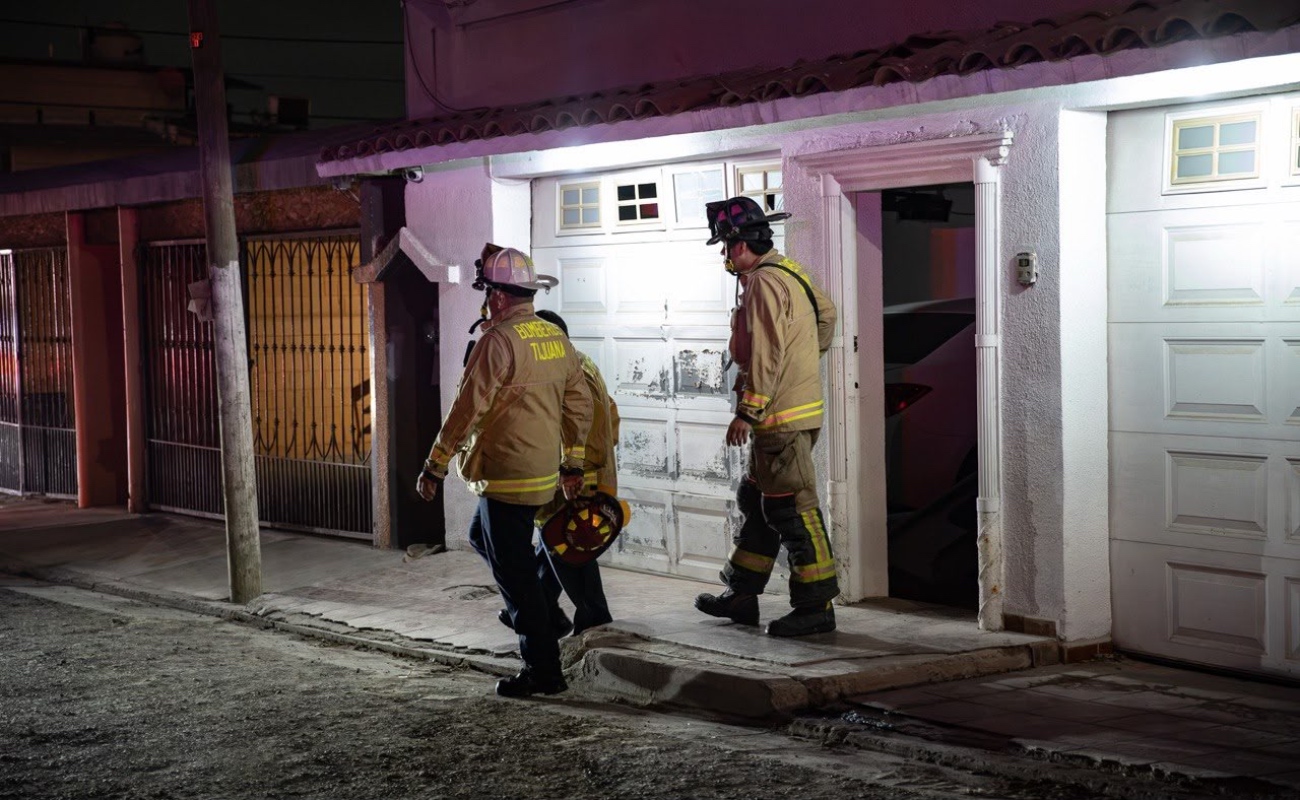 Lanzan bombas molotov contra domicilio en Cerro de las Abejas; vecinos sofocan incendio
