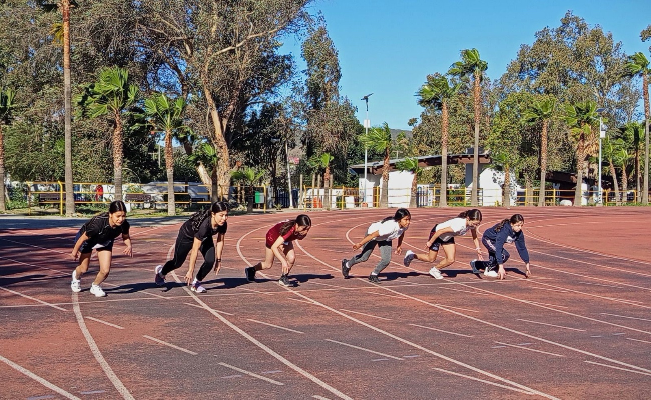 Estudiantes de secundarias de Tecate participan en la etapa municipal de atletismo de los juegos escolares 2026