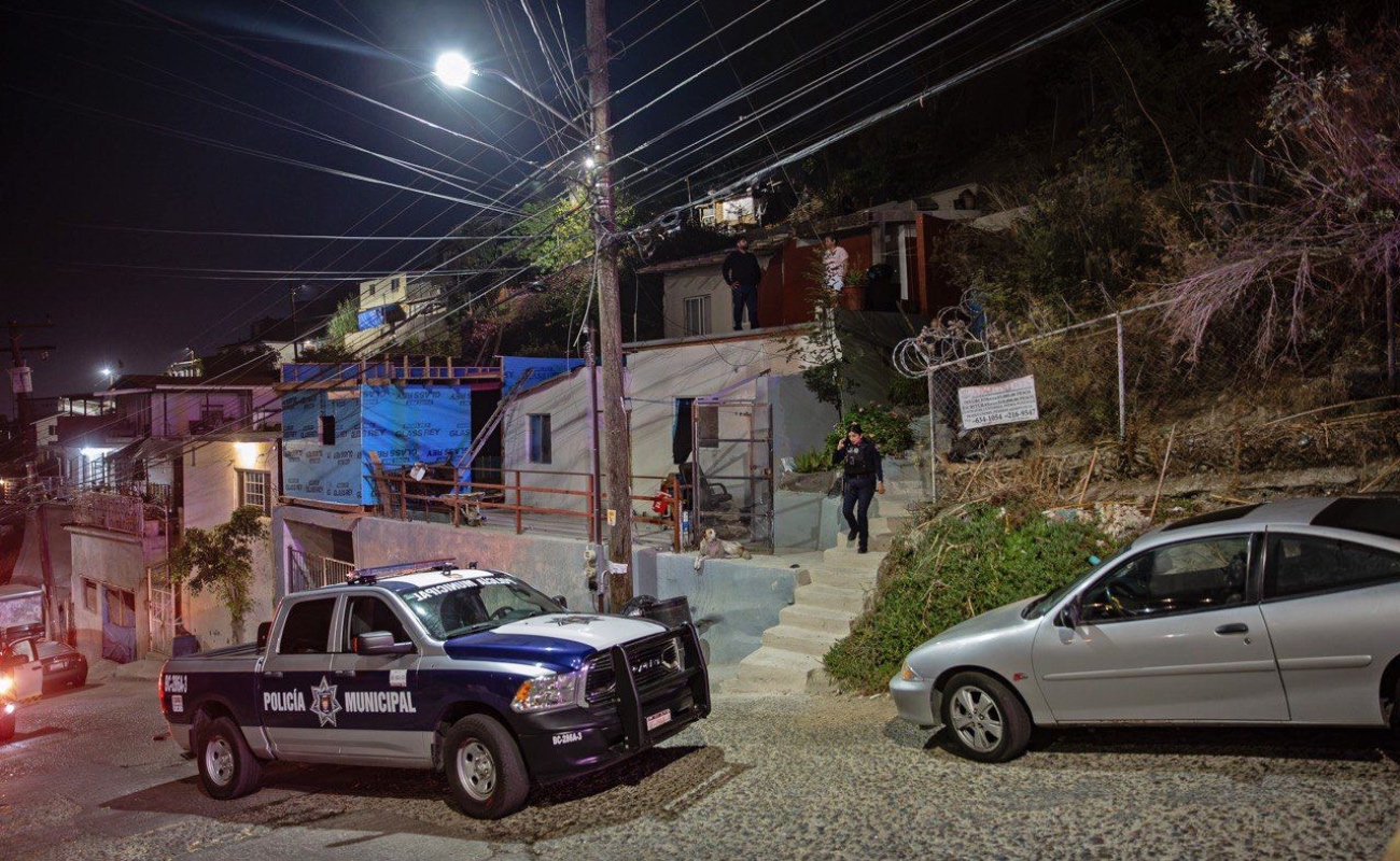 Hallan a mujer asesinada y a su hijo de cuatro años gravemente herido