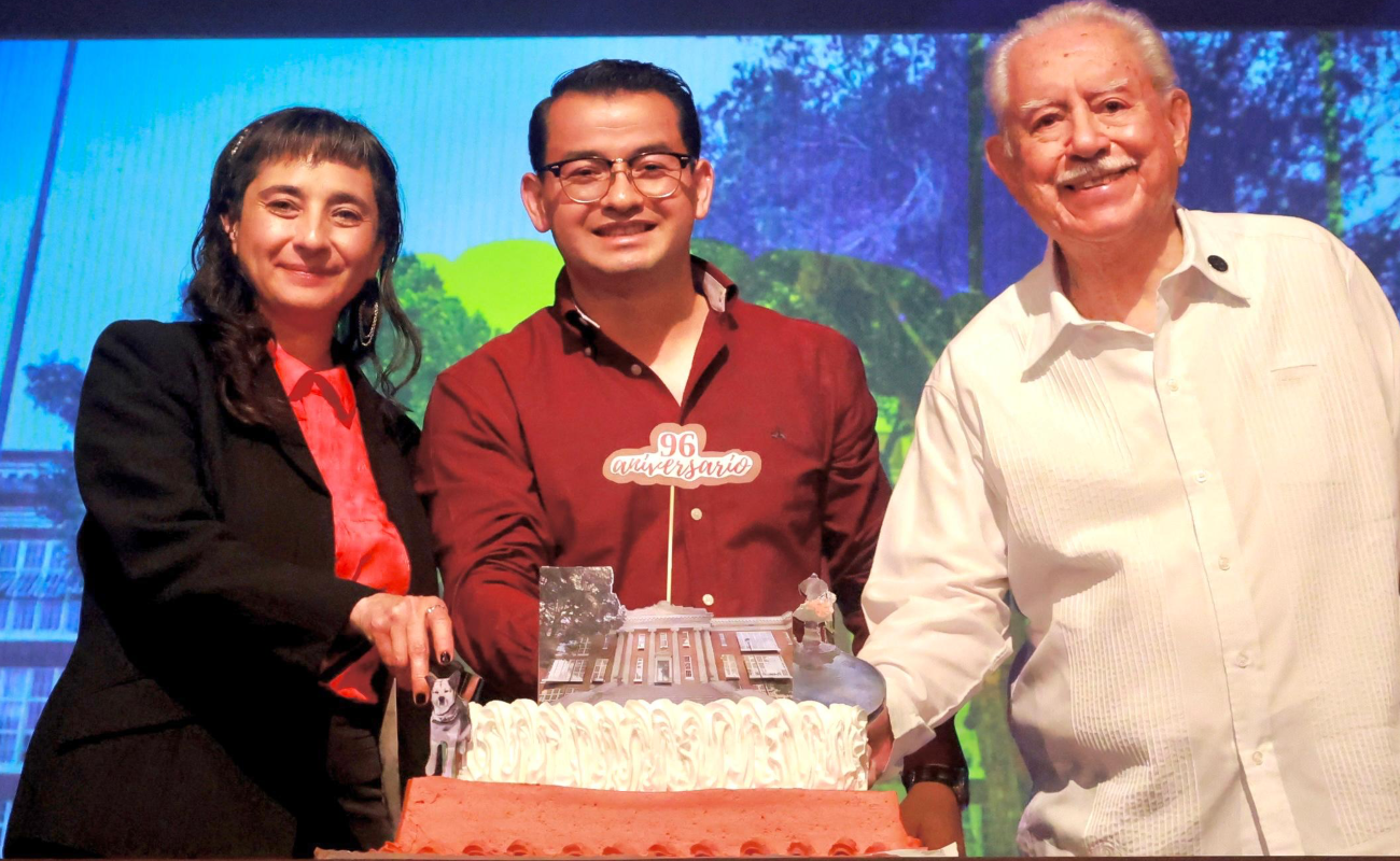 Abdiel Gutiérrez Coronado, encabezó la ceremonia por el 96 aniversario del edificio que alberga la Casa de la Cultura de Tijuana.