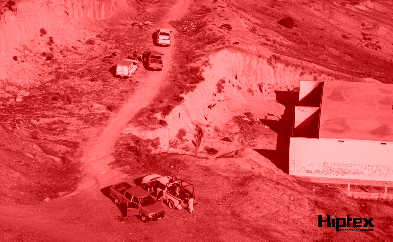 La víctima vestía una sudadera azul, pantalón color blanco y zapatos color café, fue descrito como de aproximadamente entre 50 y 60 años de edad.