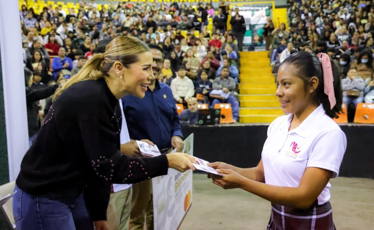 Beca “Benito Juárez” fortalece la permanencia escolar de la juventud en BC: Marina del Pilar