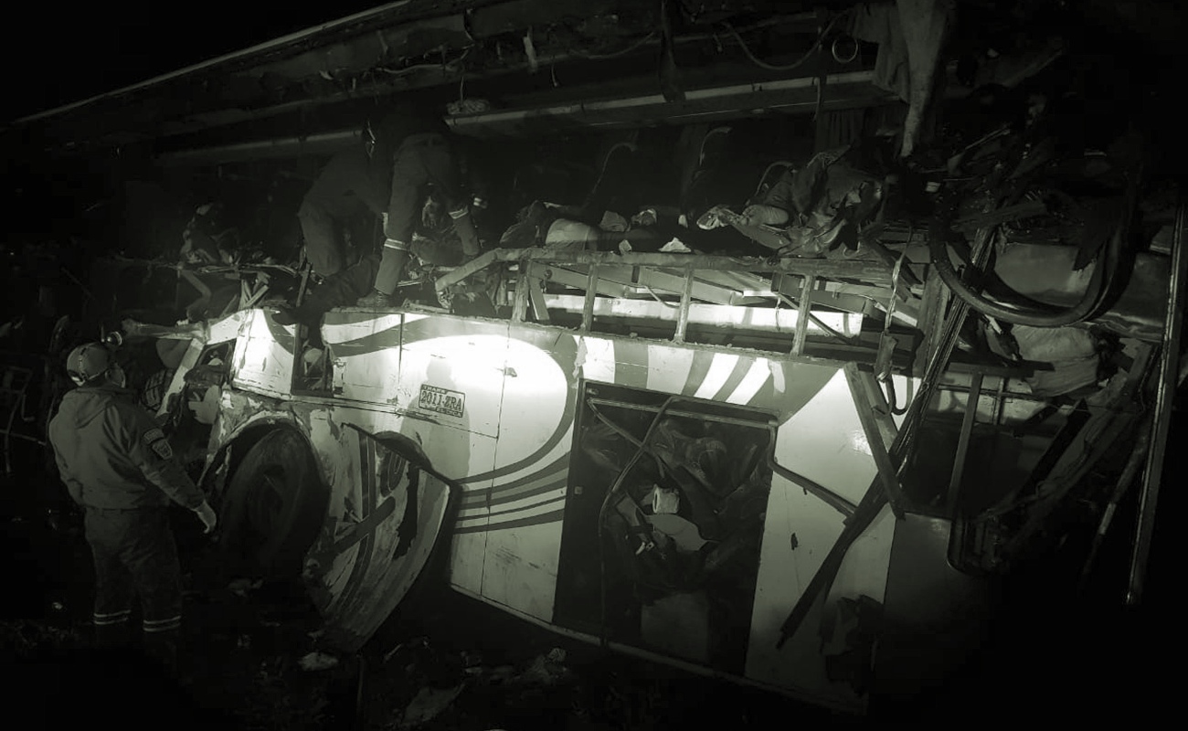 La colisión se produjo en la madrugada del lunes a unos 220 kilómetros al sur de La Paz.